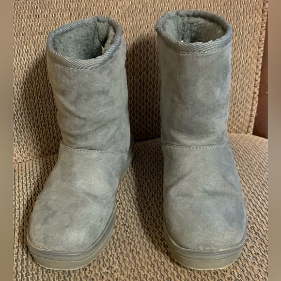 Children’s LED Flash Lights Kids Boots - Picture 3 of 11